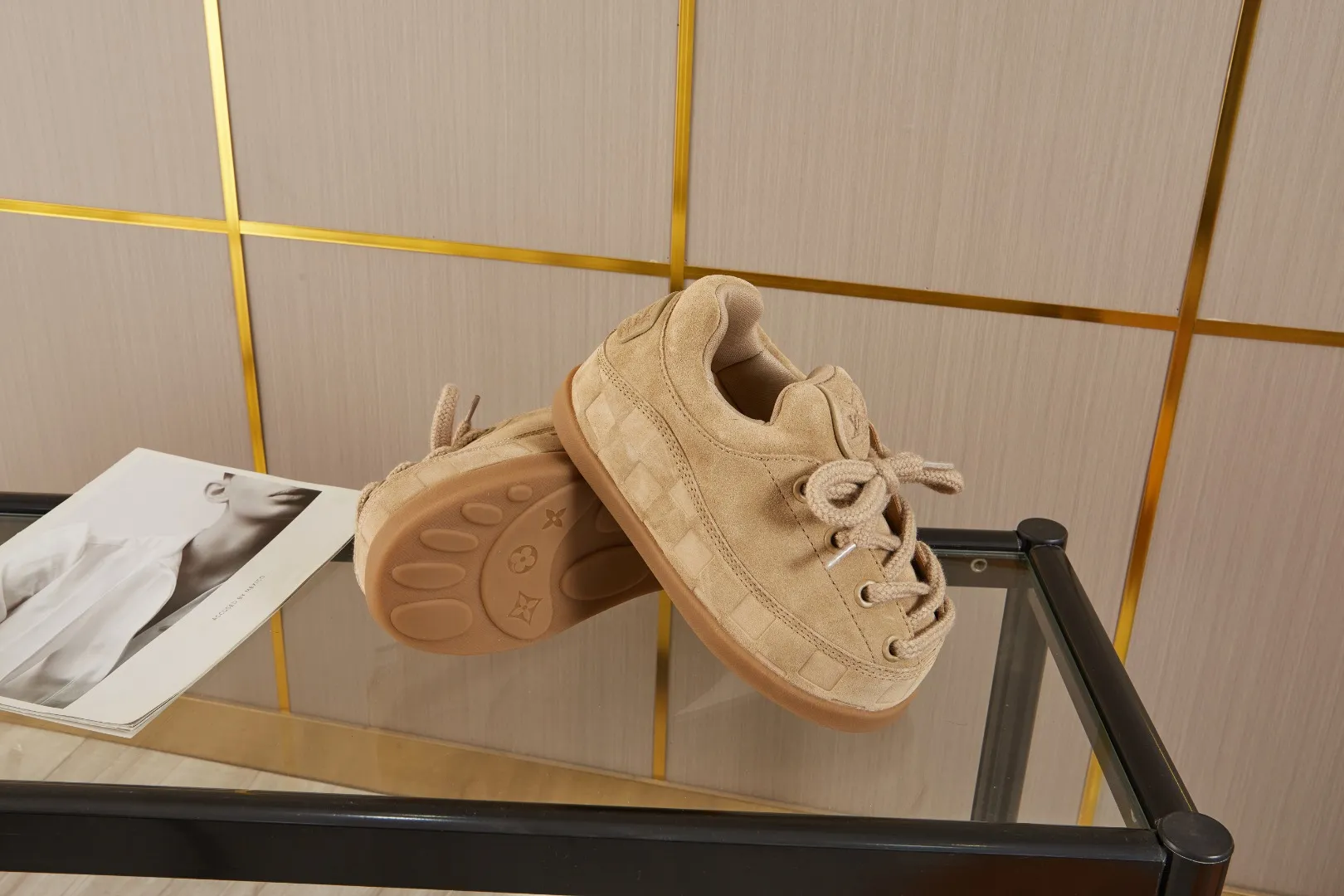 💰💰💰 660 hot style 🆕🆕🆕𝙇𝙑🔥New models are on the shelves🔥 Louis Vuitton 25ss, LV co-branded nigo YETI Fat Ding is ugly and cute, many Internet celebrities have put it on the show, a classic and versatile item. Fabric: imported high mercerized cowhide suede. Lining: High-grade elastic mesh, original molded outsole. Size: women's clothing, 35-41 (customized for women's 40 and 41), men's clothing 39-46 (customized for 45-46)